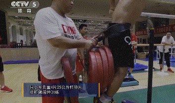 杠铃举重冠军多少千克_杠铃举重世界纪录_举重冠军的杠铃有多重