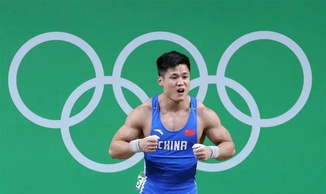 杠铃举重冠军多少千克_杠铃举重世界纪录_举重冠军的杠铃有多重