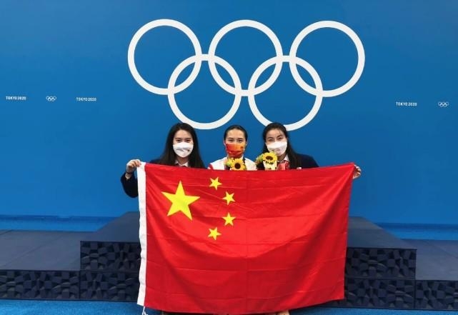 金牌榜举重冠军_举重金牌多少钱一块_举重冠军金牌值多少钱啊