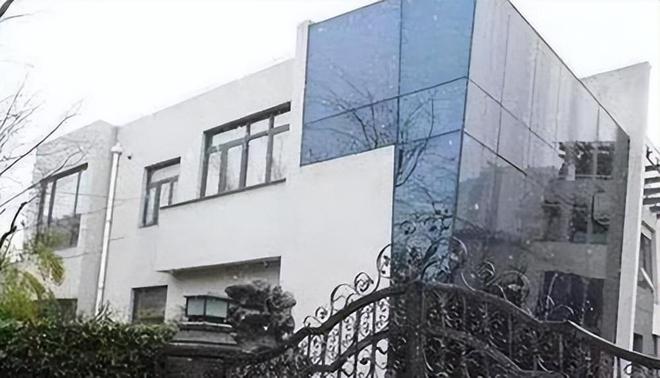 金牌举重_举重冠军金牌值多少钱啊_金牌举重冠军钱值钱吗