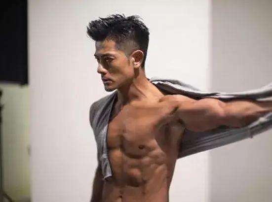 男明星图片健身_健身明星头像_健身明星图片男生