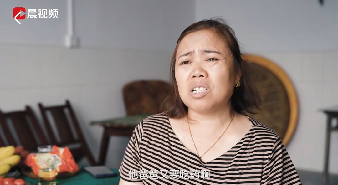 女子举重队员_女子举重参赛选手_举重冠军谌利军女友照片