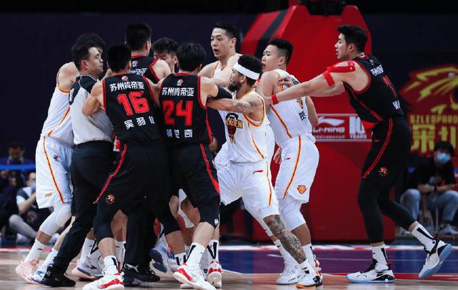 篮球中锋的定义_篮球规则中锋_中国篮球规则中锋