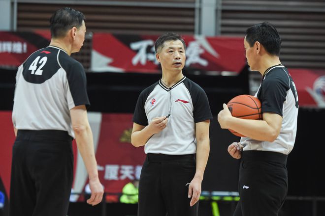 篮球规则中锋_中国篮球规则中锋_篮球中锋的定义